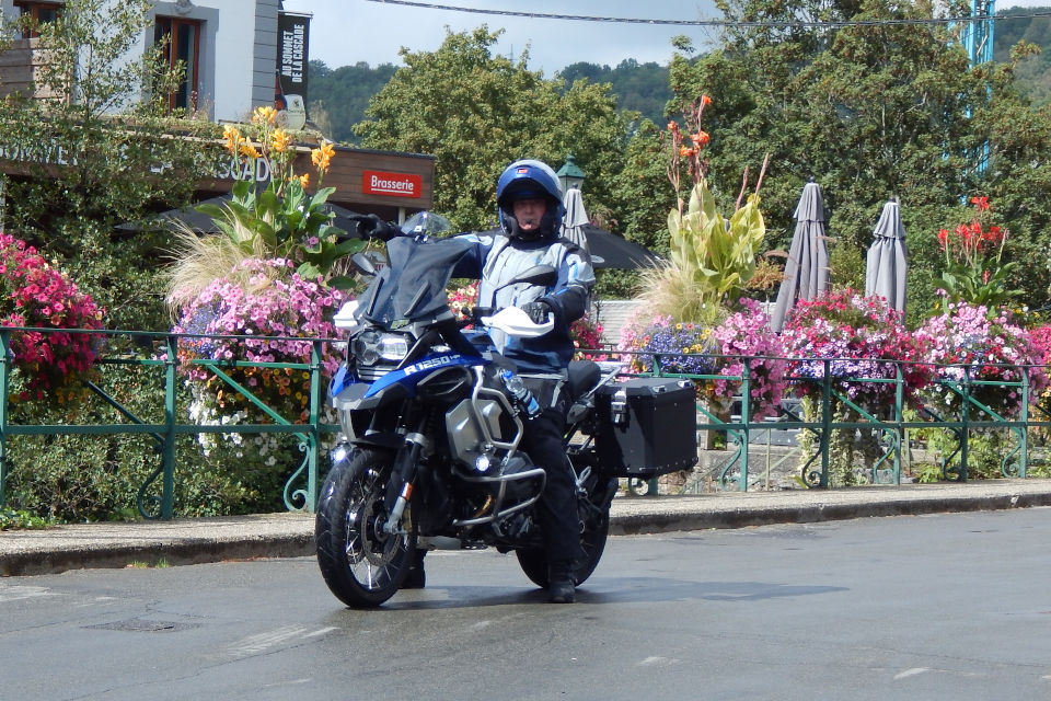 Motorrijbewijspoint Hoogvliet examengarantie AVB en AVD